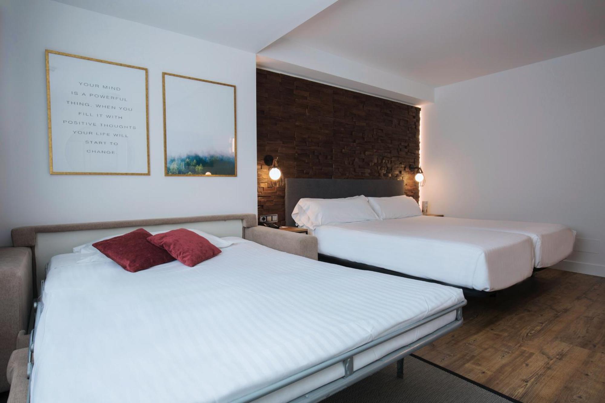 Yomo Centric Hotel Andorra la Vella Phòng bức ảnh